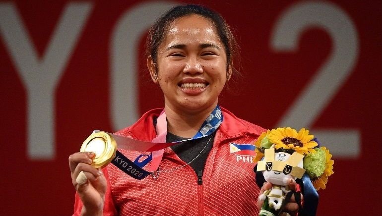 Hidilyn Diaz wins Philippines first gold medal