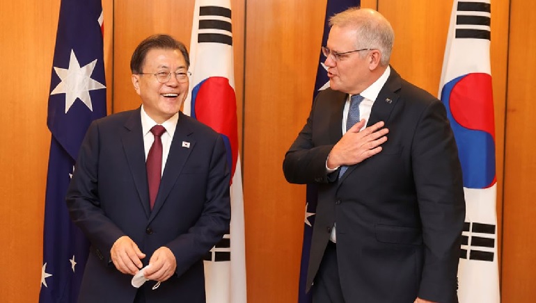 Australia and South Korea sign $1 billion defence deal