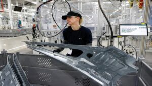 US manufacturing output grows higher than expected in April