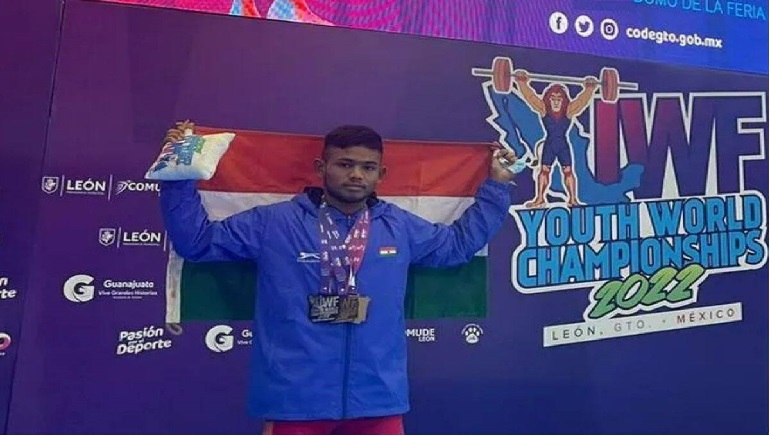 Weightlifter Gurunaidu Sanapathi wins gold at Youth World Championship