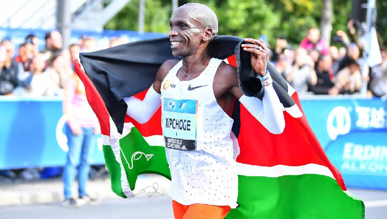 Kenya’s Eliud Kipchoge wins Berlin Marathon, betters own world record