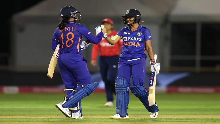 Smriti Mandhana leads India to an 8-wicket win over England in the T20 international