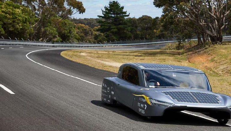Australian College Students Make World’s Fastest Solar Car