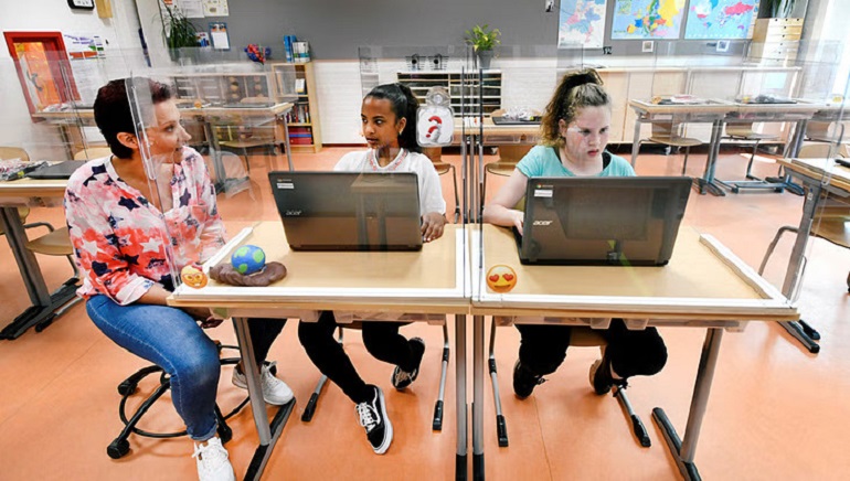 Mobile Phones to be Banned from Dutch Classrooms Next Year