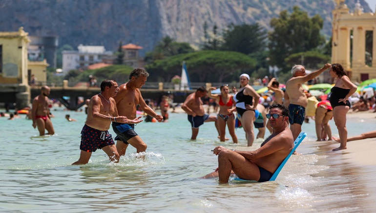 Record Heat Waves Sweep the World