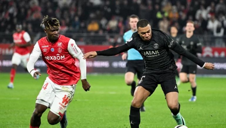 Mbappe Scores Hat-Trick as PSG Go Top of Ligue 1
