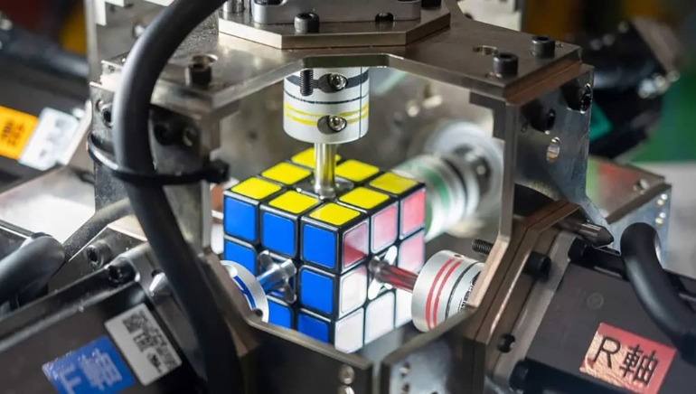 Robot Solves Rubik’s Cube in 0.305 Seconds