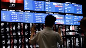 Japanese Investors Make Record Overseas Equity Purchases Amid Global Market Jitters