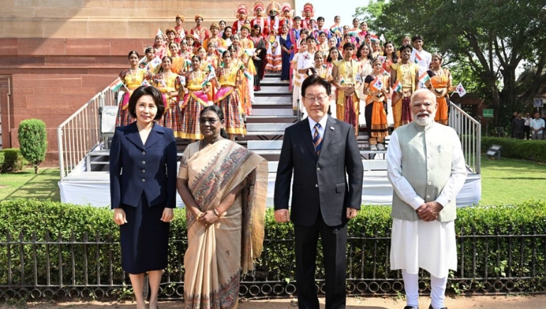 President Murmu welcomes South Korean President Lee Jae Myung at Rashtrapati Bhavan