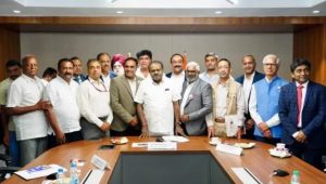 Kumaraswamy Chairs Meeting To Boost E-Buses And E-Trucks Adoption