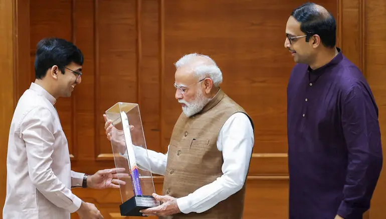 PM Modi Congratulates Skyroot Team on Vikram 1 Success
