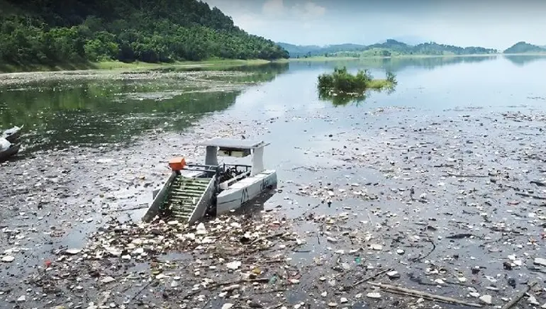 Dumka Engineering College Team Develops Smart Water Cleaning Robot 
